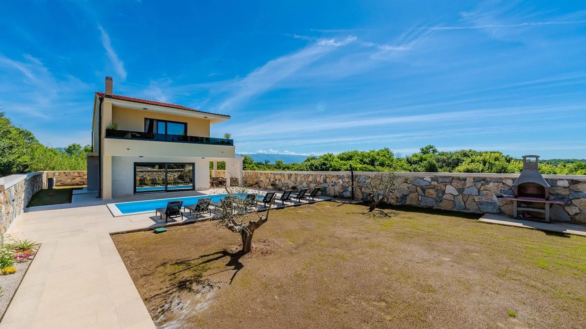 New Luxury Villa With Private Pool - By Ta Leut Agency Privlaka
