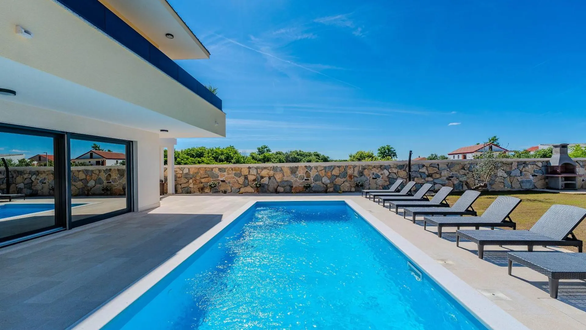 New Luxury Villa With Private Pool - By Ta Leut Agency Privlaka