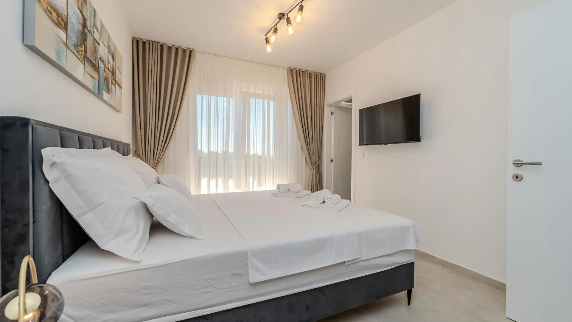 New Luxury Villa With Private Pool - By Ta Leut Agency Privlaka  0*, Privlaka (Zadar)