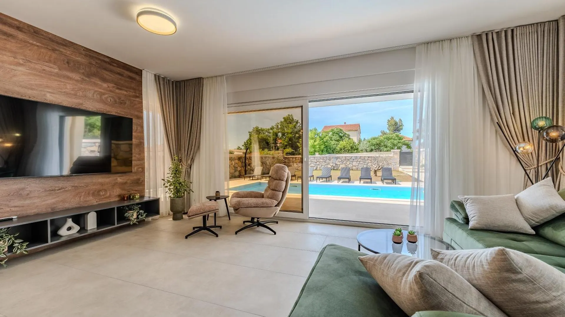 New Luxury Villa With Private Pool - By Ta Leut Agency Privlaka