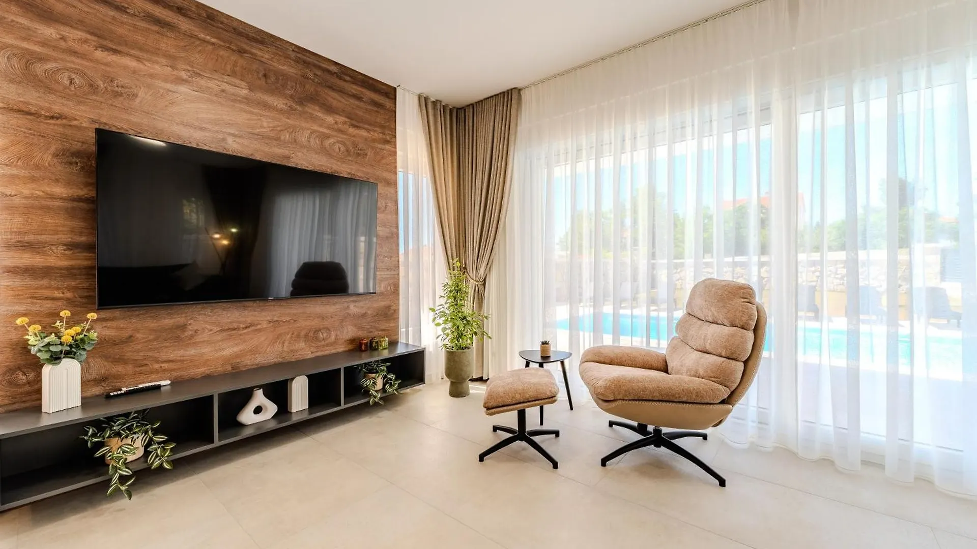 New Luxury Villa With Private Pool - By Ta Leut Agency Privlaka