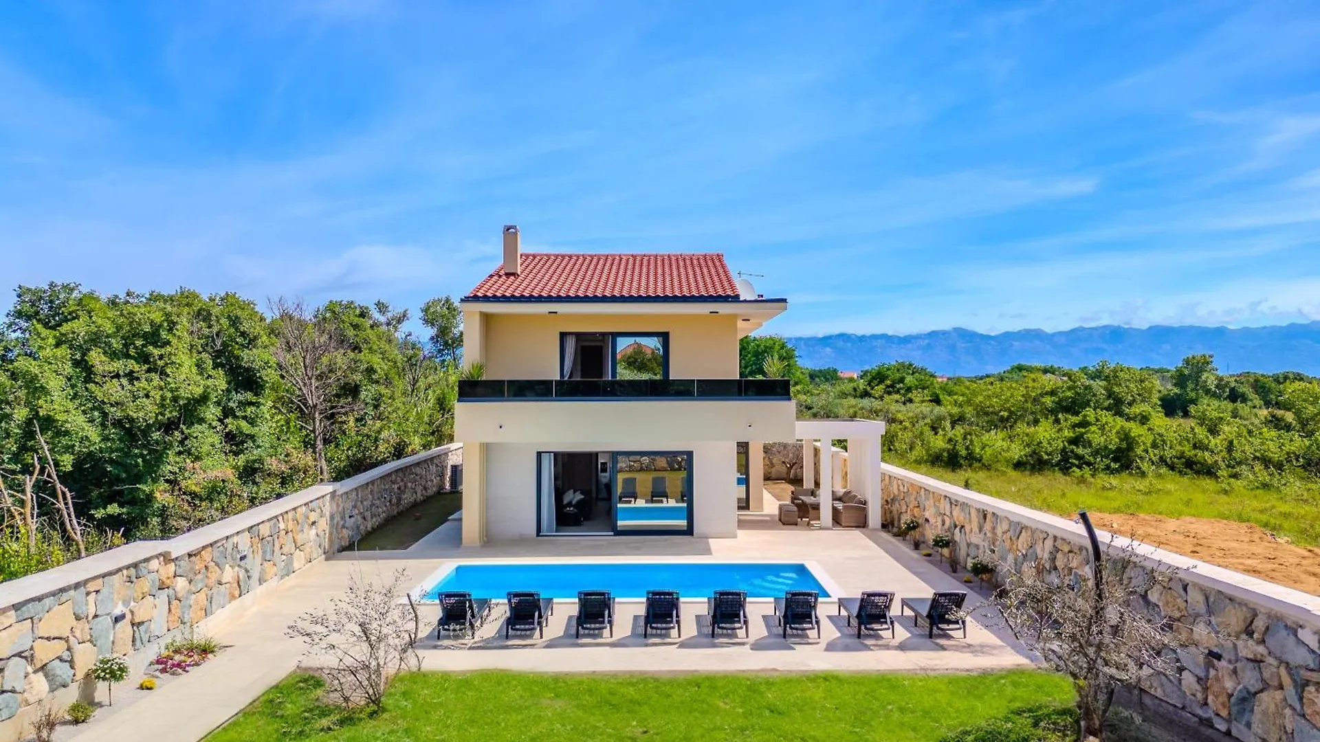 New Luxury Villa With Private Pool - By Ta Leut Agency Privlaka