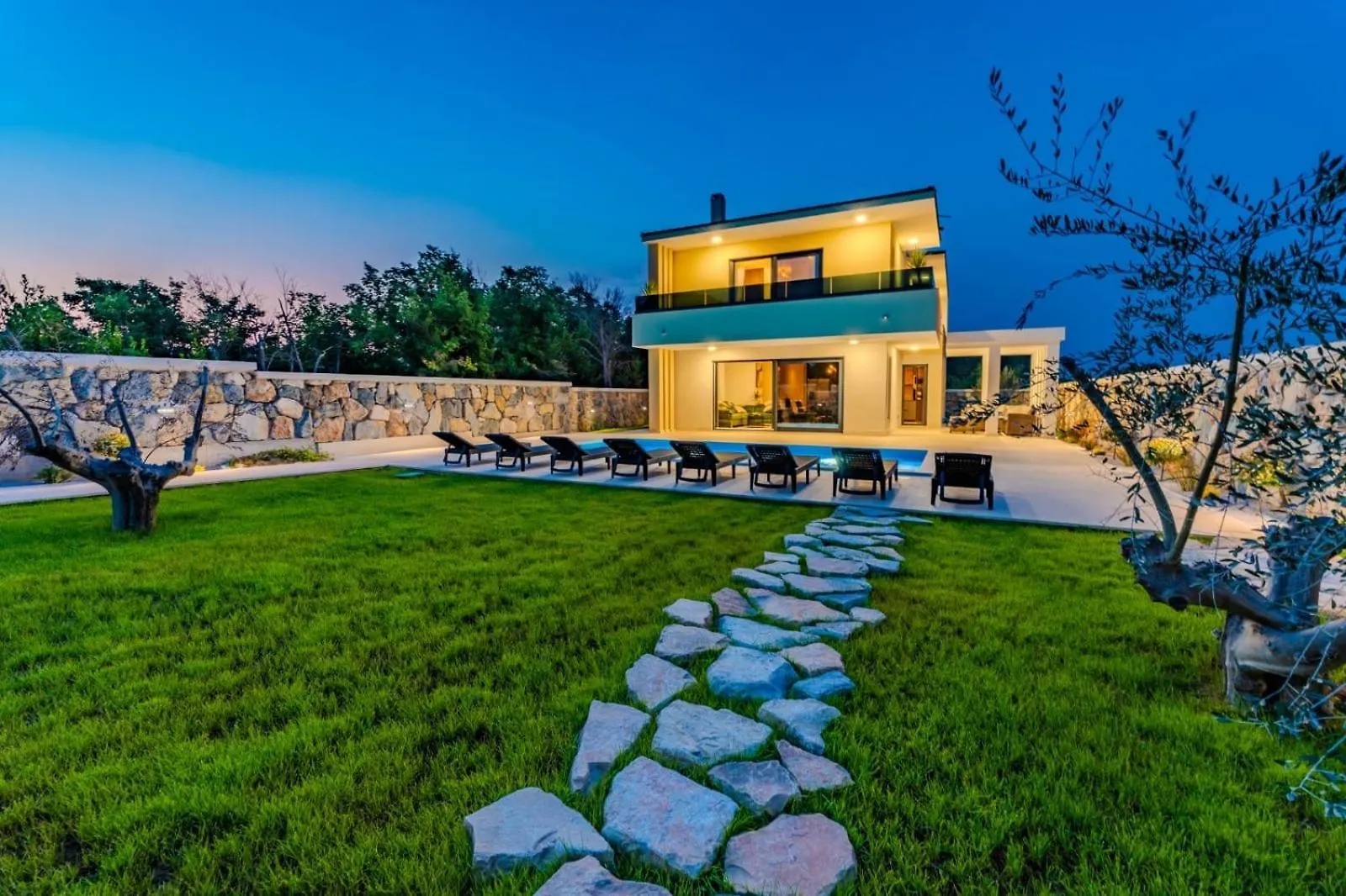 New Luxury Villa With Private Pool - By Ta Leut Agency Privlaka